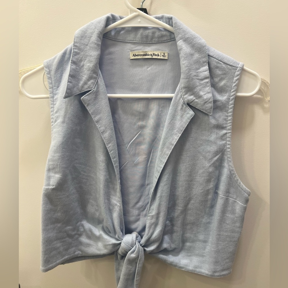 Worn Once; Cropped Tie Front Top; Size Small